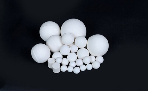 inert ceramic ball for nitration reaction packing